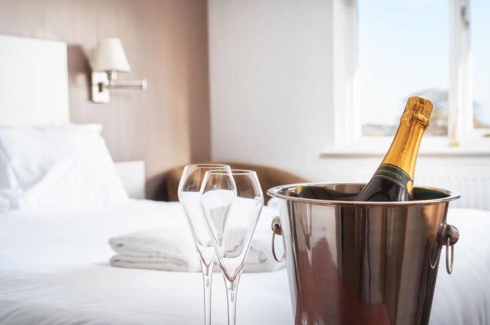 oxfordshire_inn_room_champagne_detail