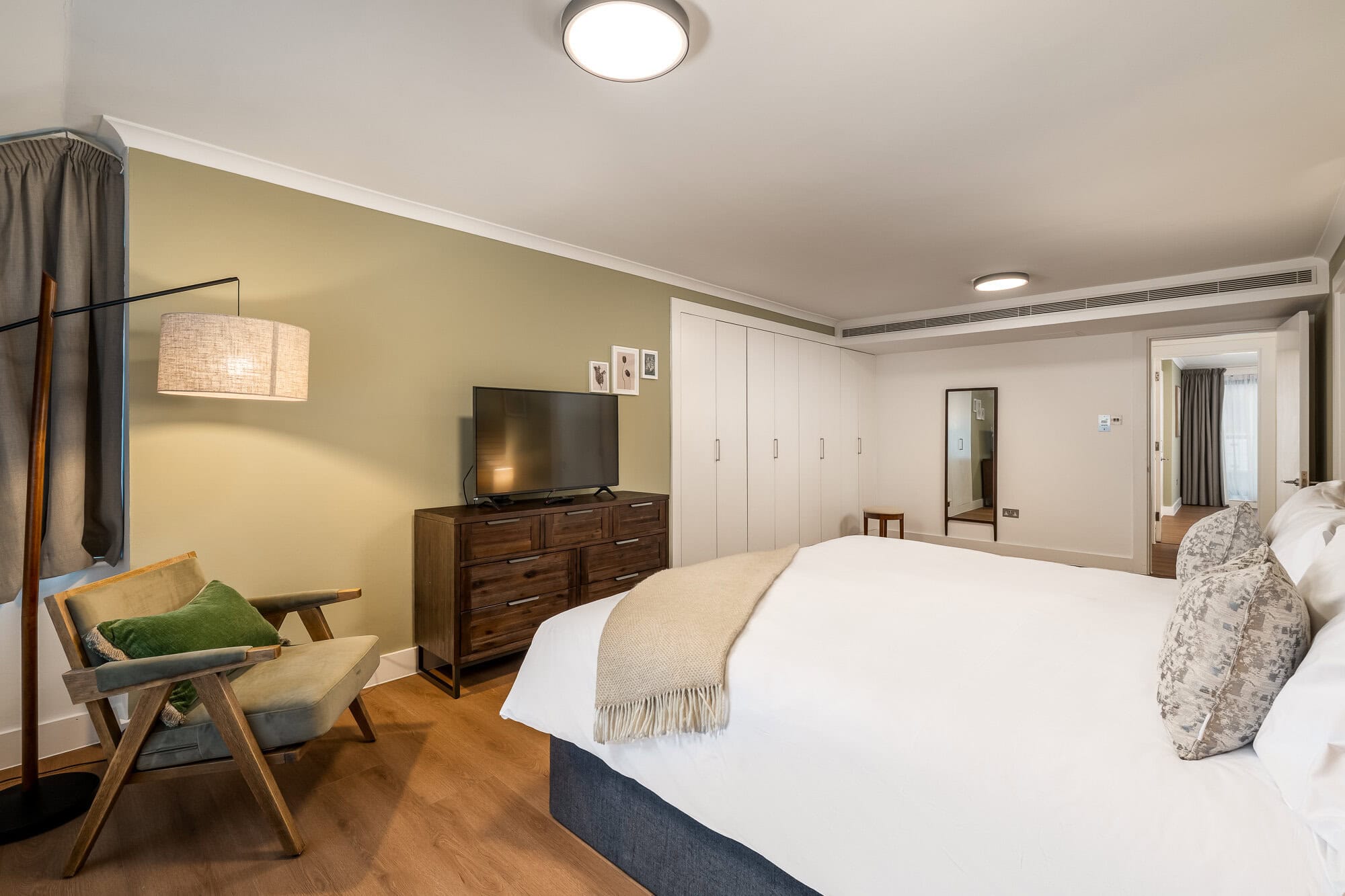 luxury_serviced_accommodation_hompage Luxurious serviced accommodation bedroom