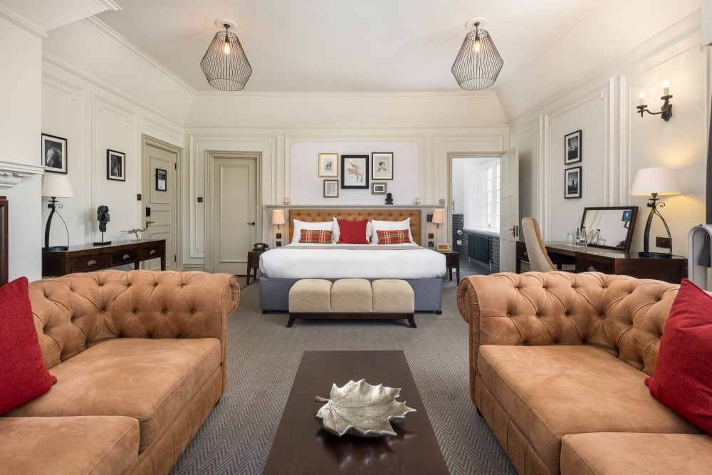 Bedroom suite with kingsize bed, two sofas and en-suite